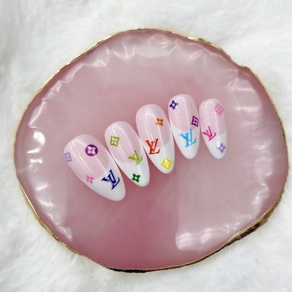 Trendy French Tip Press On Nails - Picture 1 of 5